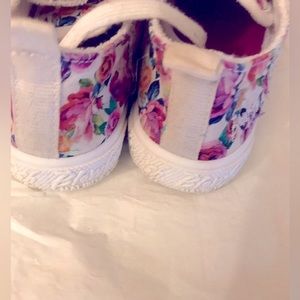 Gently used kids sneakers